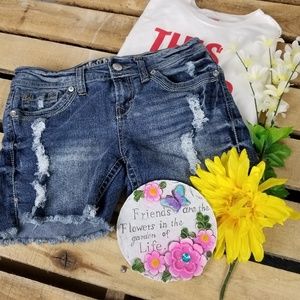 Wildflower sz 7 cutoff/distressed Jean shorts 119